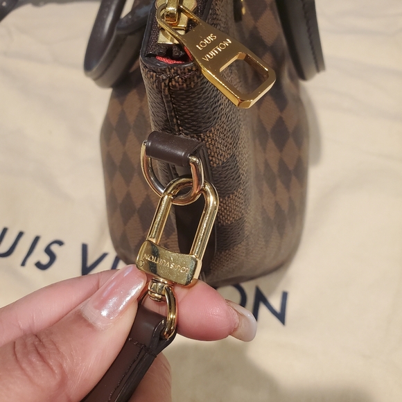LOUIS VUITTON BAG - Picture 5 of 11